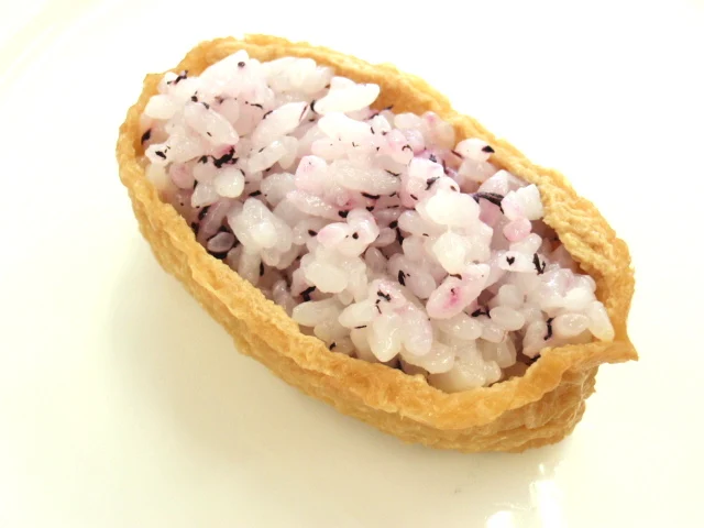 Японские жареные сладкие соевые суши, простые ингредиенты