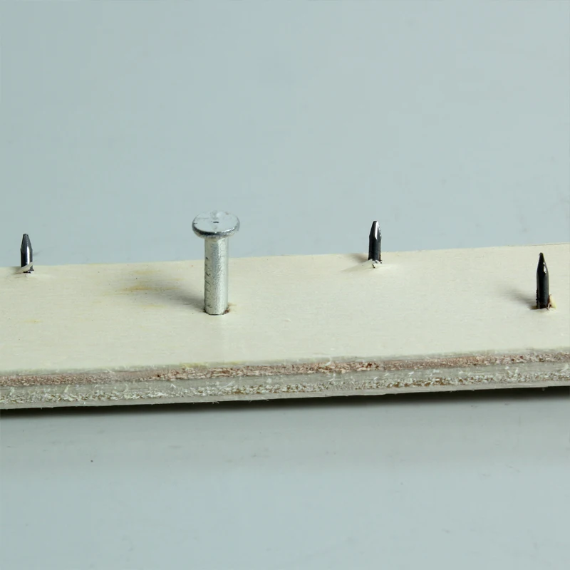 Экологически чистая деревянная ковровая накладка с целым гвоздем