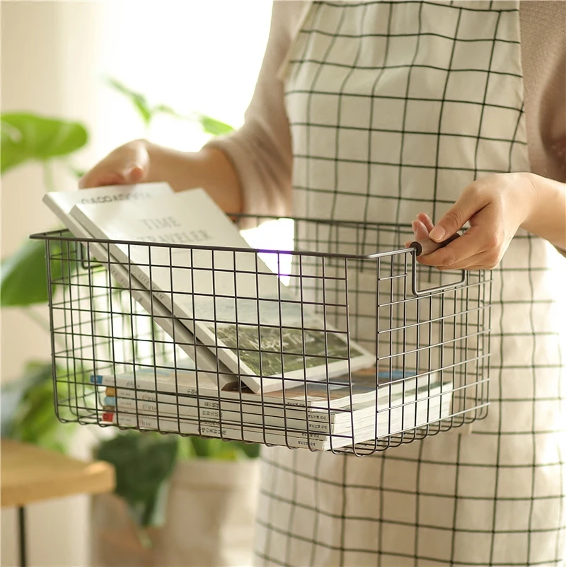 Factory direct sale Cheap Price Household Storage Fruit Black Metal Wire Mesh Basket With Insert Wooden Handles
