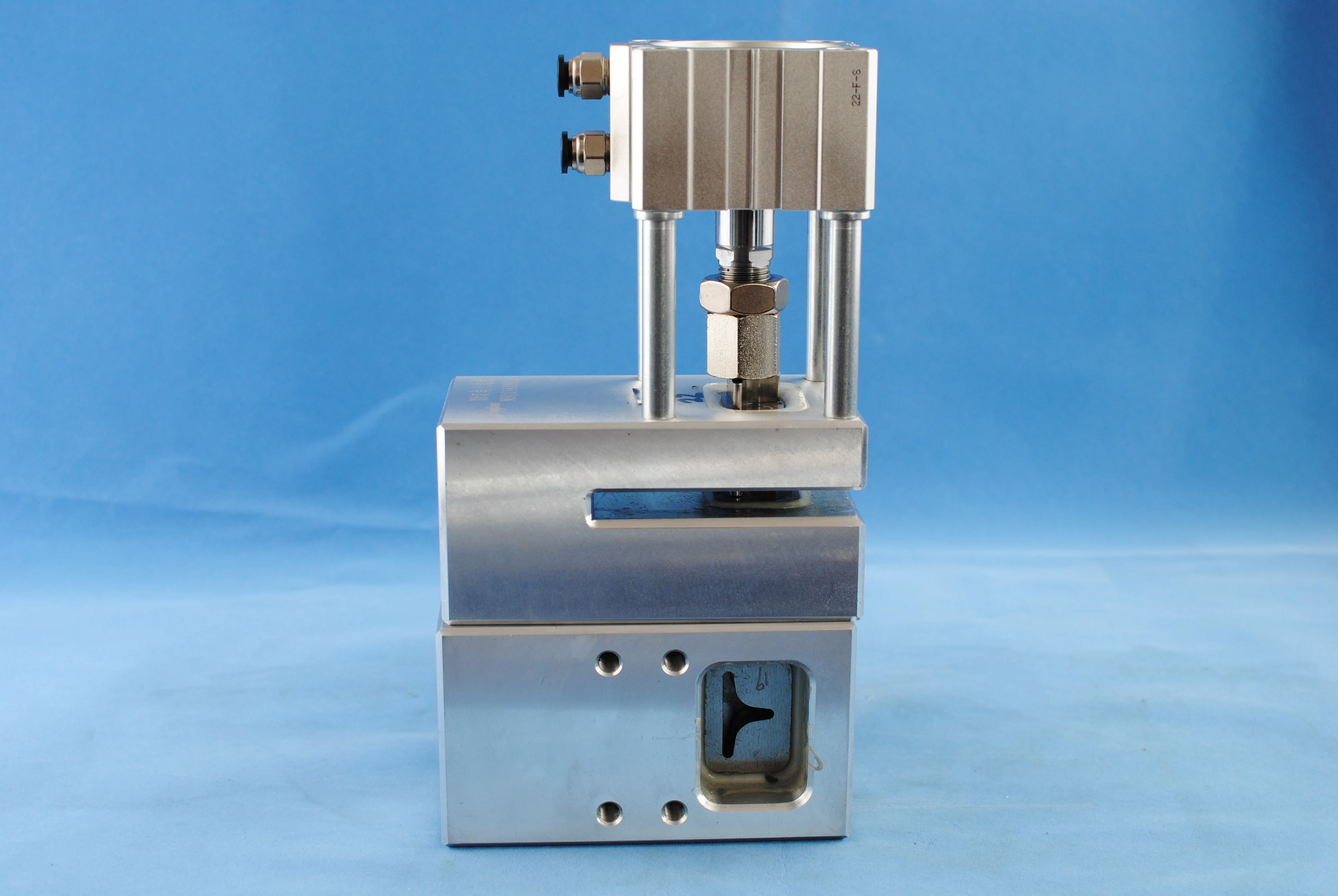 Pneumatic plastic film R10.5 round corner hole punch cutter