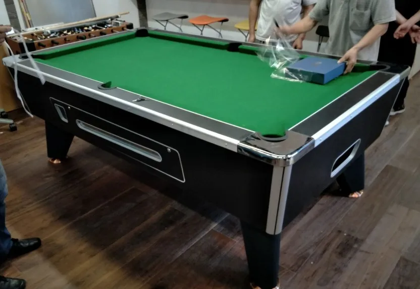 Бильярдный стол с монетами/бильярдный стол с монетами