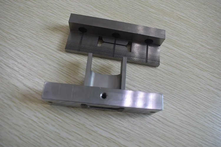 Automatic Round mold cutting and hook &  loop fasteners zipper cutting machine