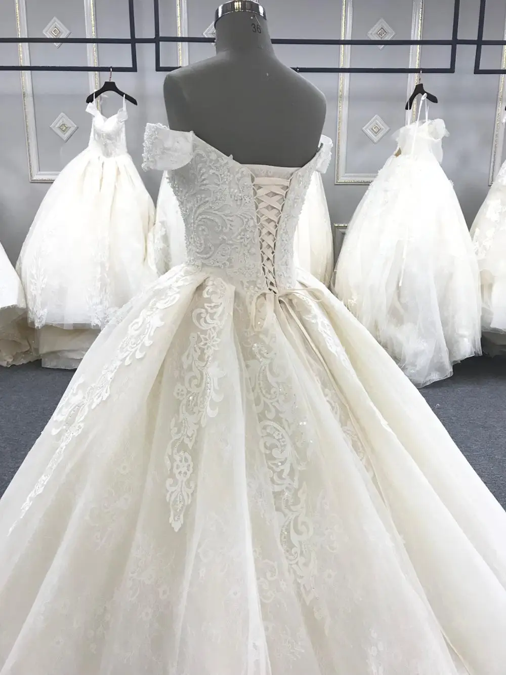 Luxury long tail wedding dress bridal gown 2019 WT345
