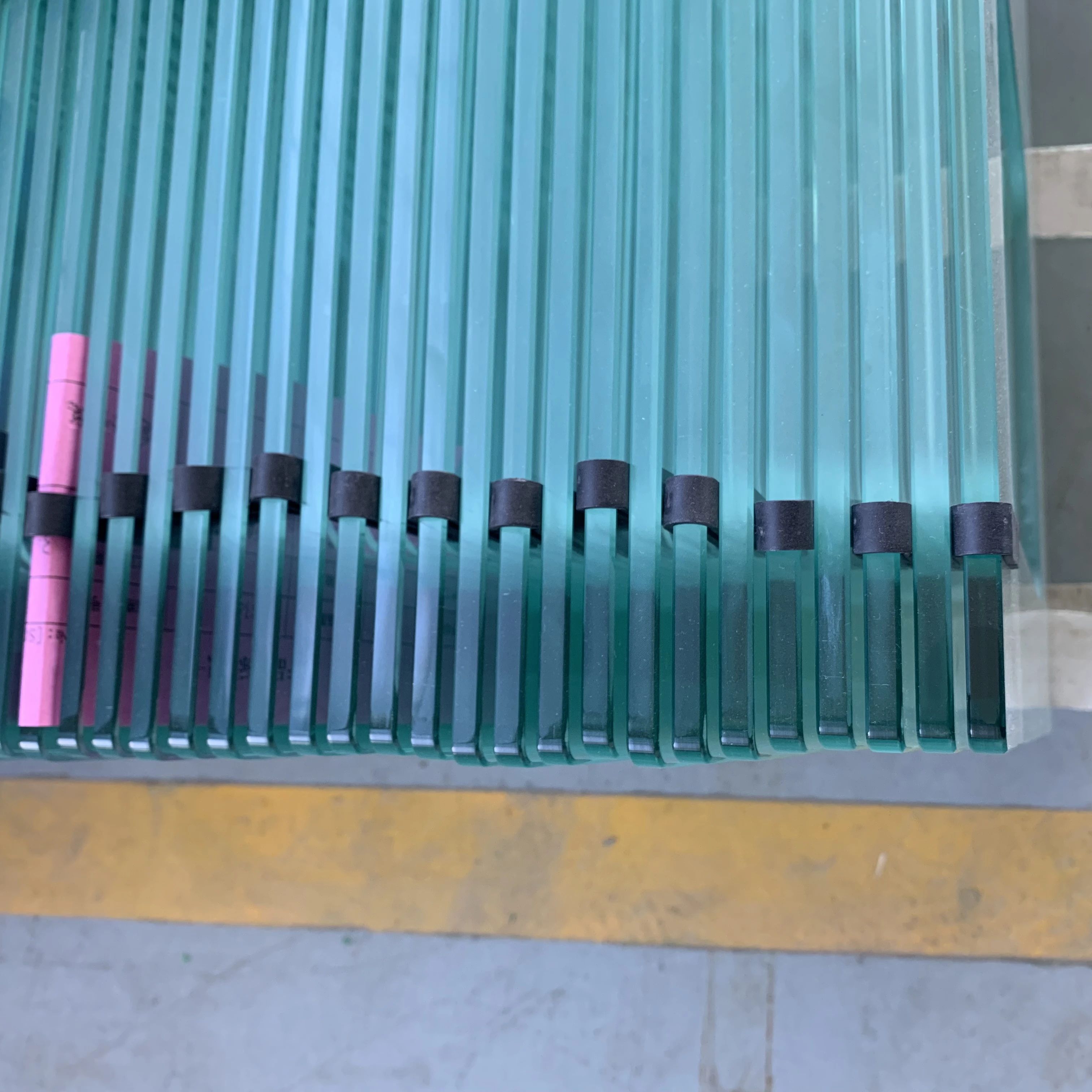 
8mm black color gas stove tempered glass 