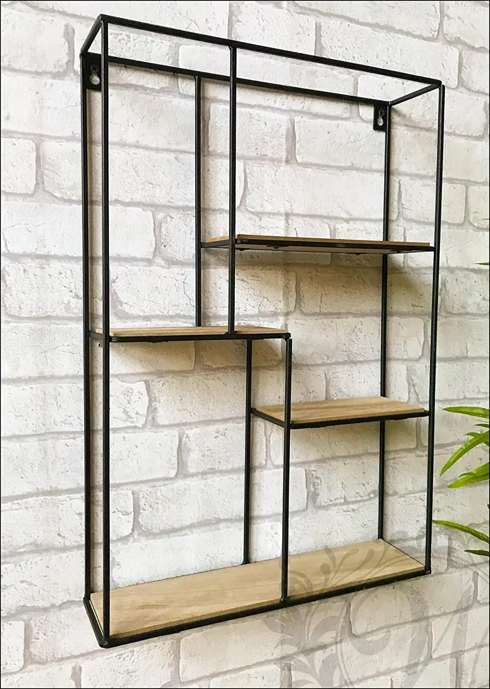 Простой металлический и деревянный прямоугольный настенный блок с полками