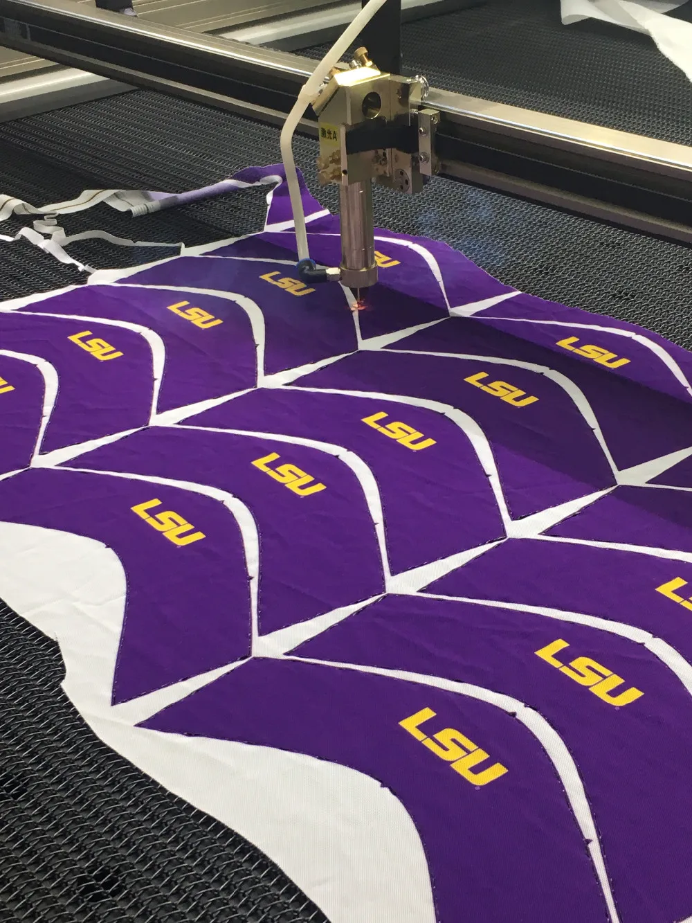 1.8m 2 heads Large Vision Laser Cutting machines for fabric sublimation textile cutting