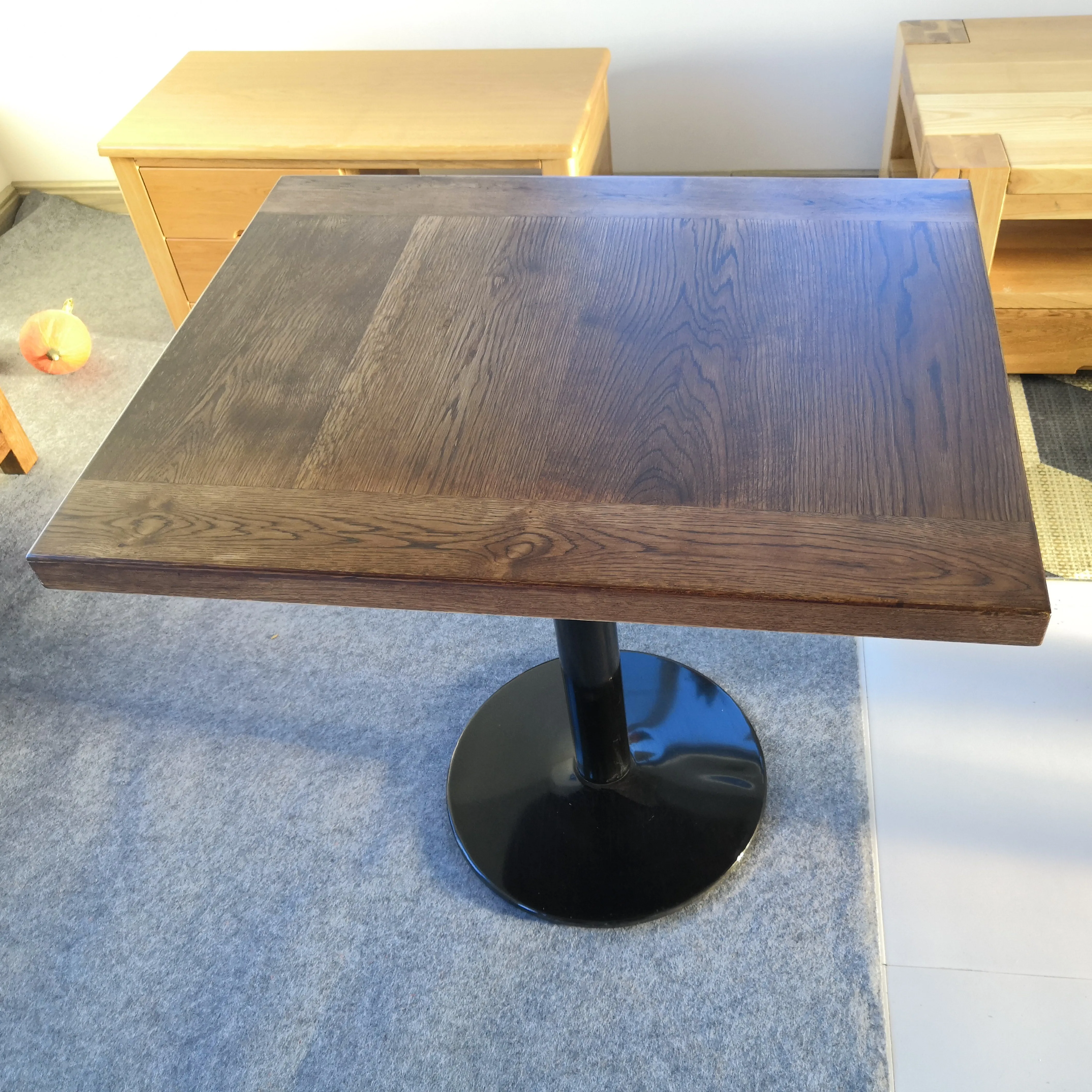 Стол из дубового шпона