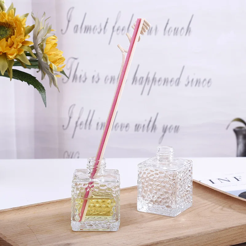 Wholesale spot 90ml factory clear cube shape air fresheners wholesale diffuser bottle with lid