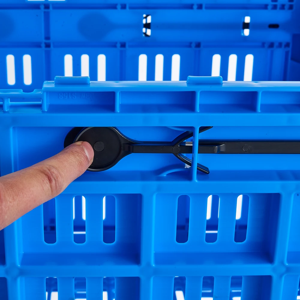 Large foldable equipment to produce divided plastic crate