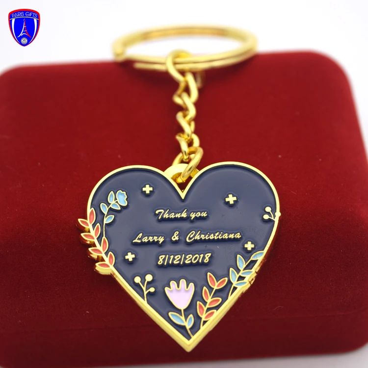 Souvenir Heart Shape Love Soft Enamel Custom Keyring Wedding Keychain Engraved With Name of the Bride and Groom