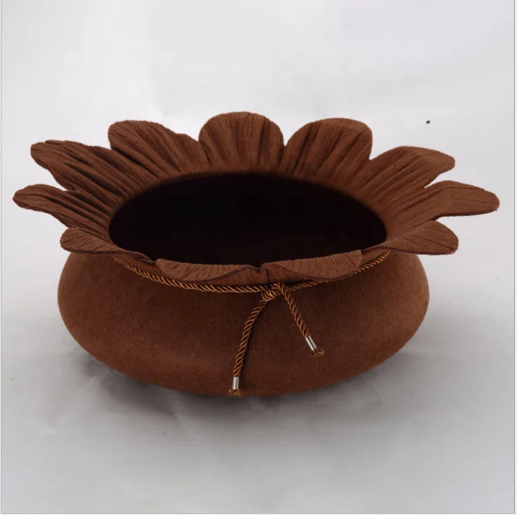 Wholesale Cute Flower Shape Felt Cat Bed Cave , Eco Friendly 100% Wool Felt Beds for Cats and Pets
