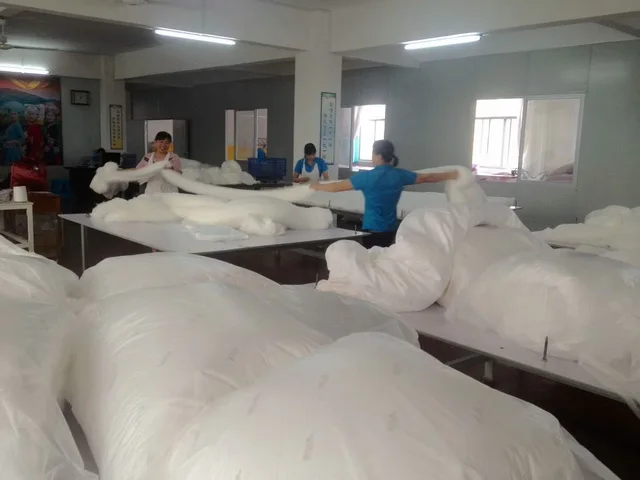 customized 100% mulberry silk comforter with 100% long silk fiber filling silk quilt