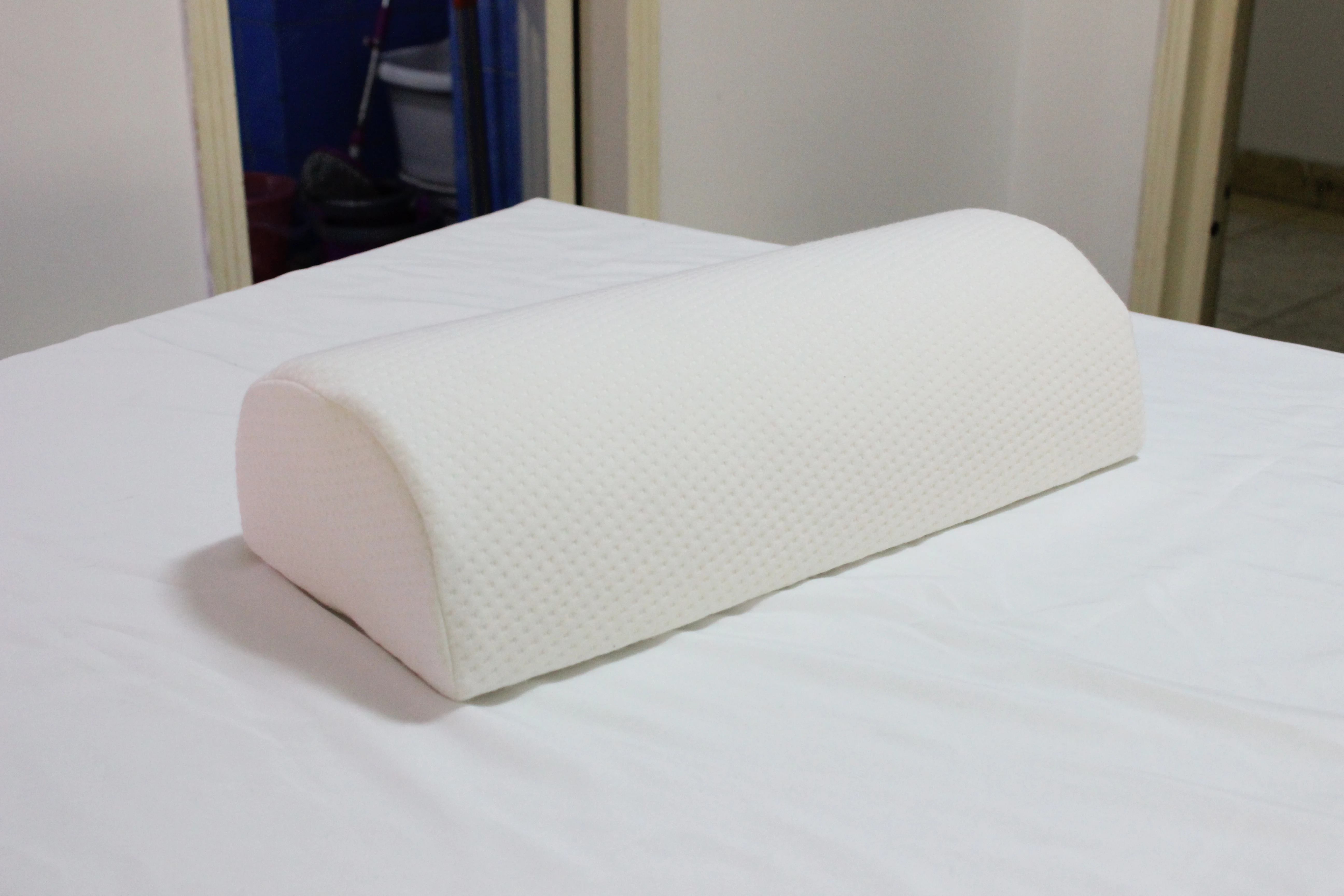 OEKO-TEX Customized White Orthopedic Back Head Knee Leg Support Pain Relief Memory Foam Half Moon Bolster Pillow