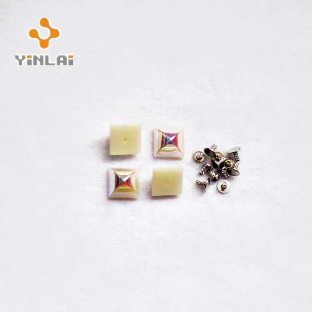 Wholesale pyramid high quality plastic rivets