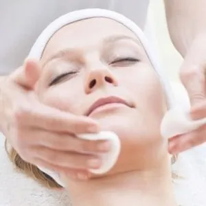 
100% Natural Round Compressed Cellulose Facial Sponge In White 