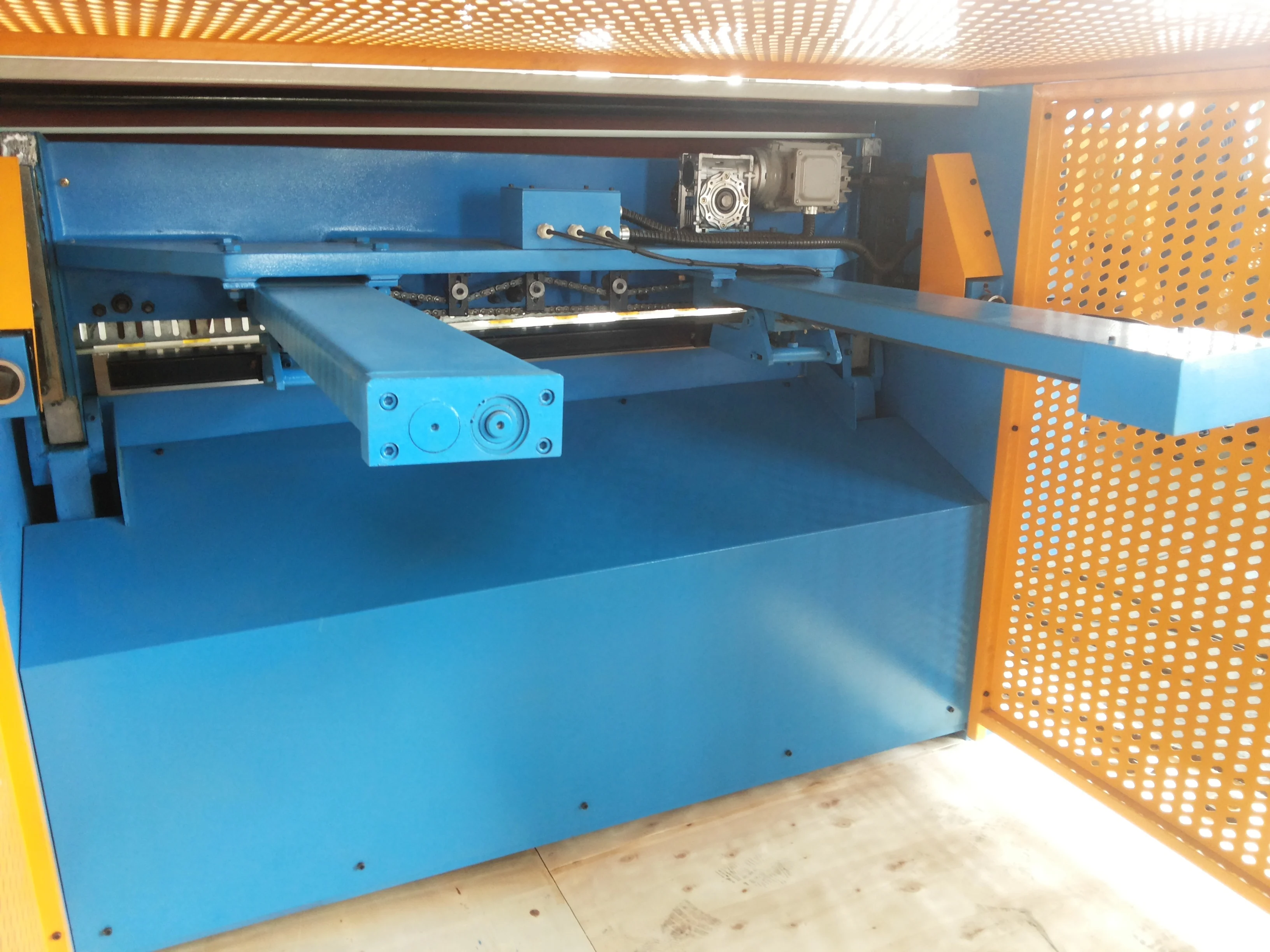 QH11D High Precision Electric Mechanical Rubber/Plastic/Metal Sheet Shear Machine