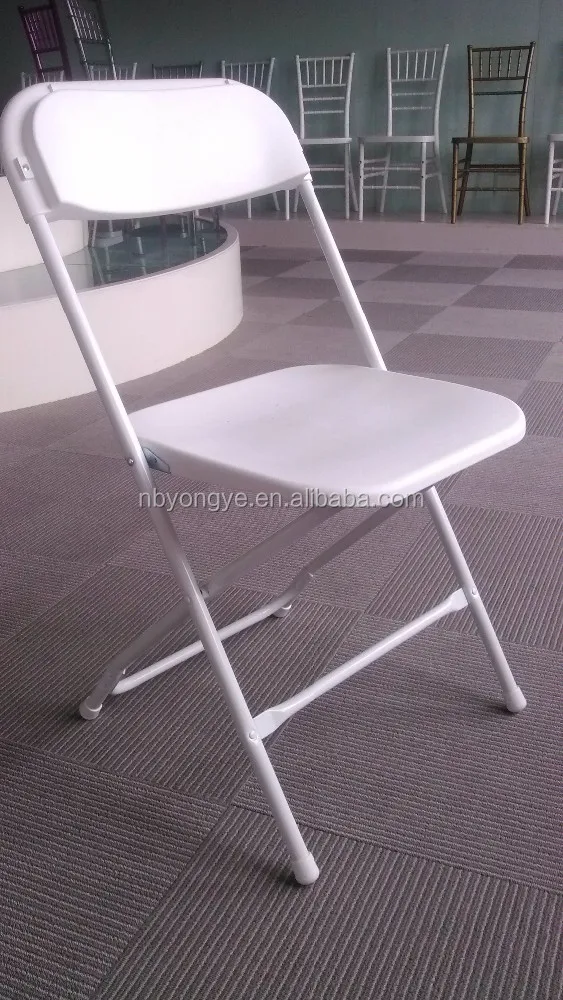 Современный внешний вид пластиковый стальной Свадебный барбекю Открытый складной стул для мероприятий