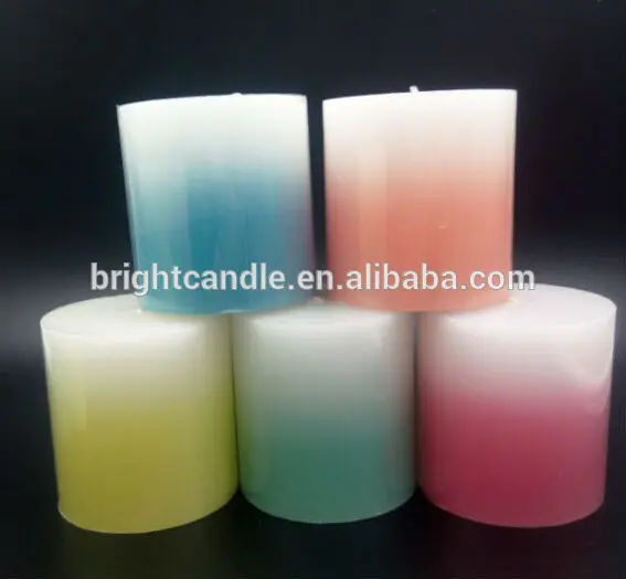 постепенно меняет цвет свечи столба