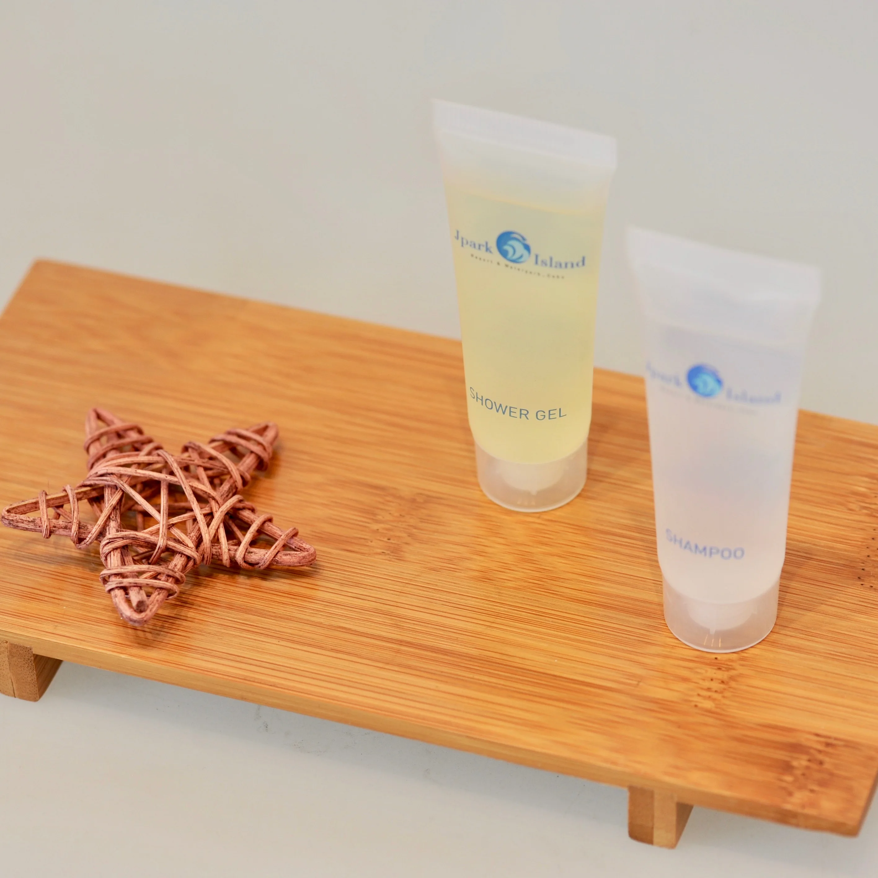 popular 30ml cosmetic packaging bamboo tubes with hotel soap and shampoo