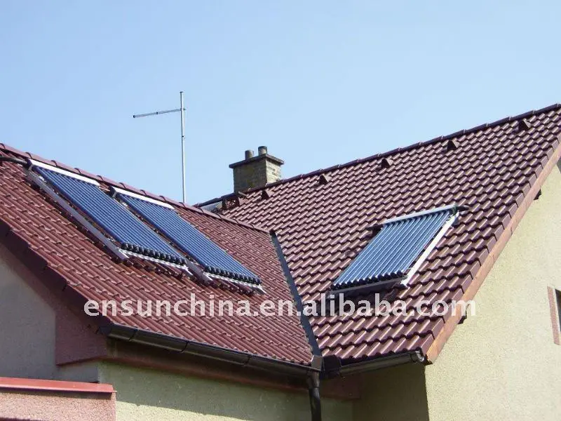 Pressurized vacuum tube solar collector with heat pipe