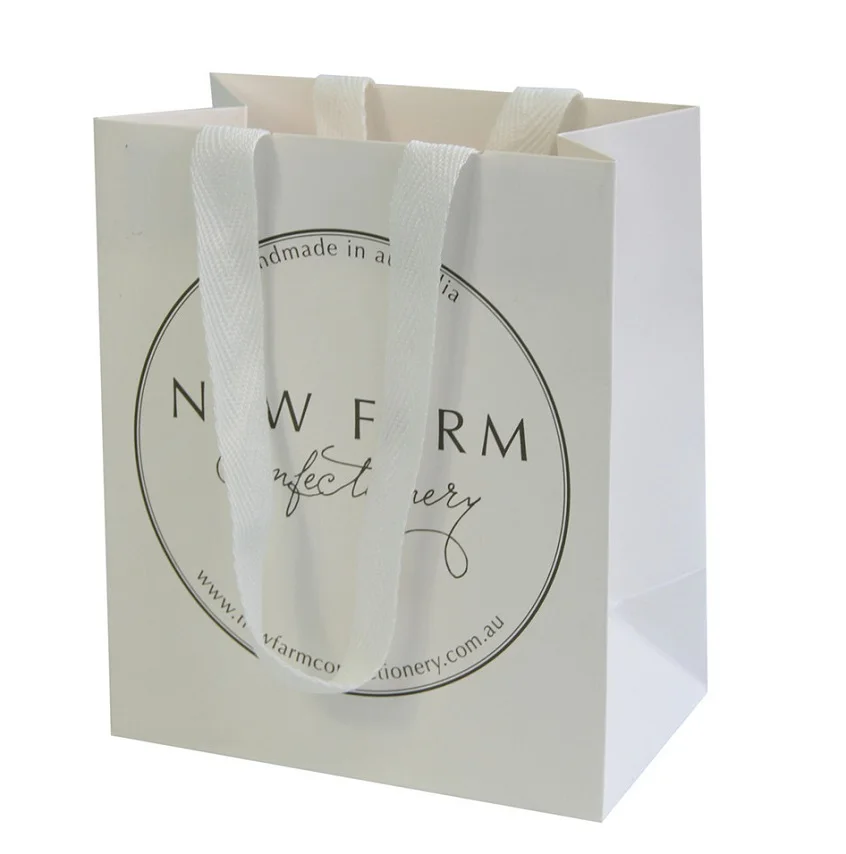 China Papierverpackung Emballage En Papier Papier Verpackung 2019 Wholesale 250 Gsm Retail Package Paper Bags With Logo