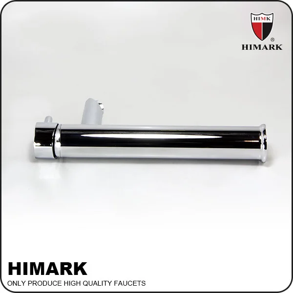 ванная на бортике туалете крана