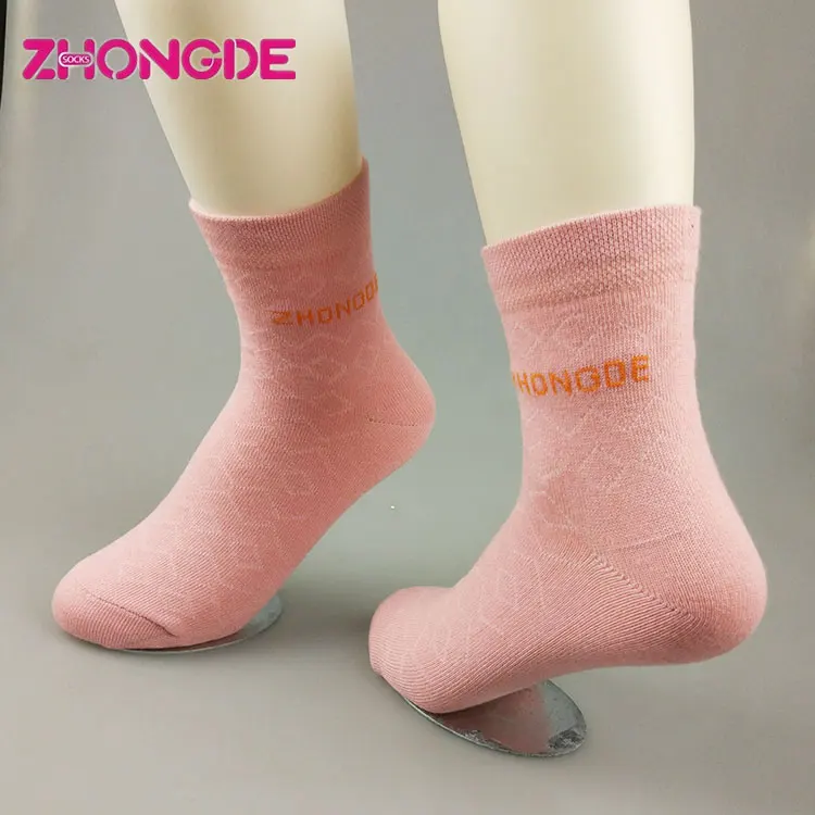 Вышивка логотипа на заказ молодая девушка носок фабрики в Китае