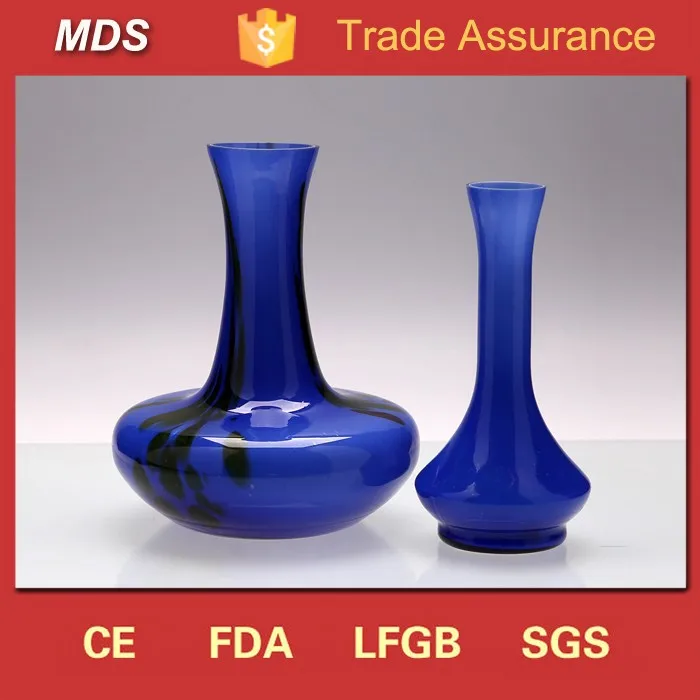Винтажные маленькие кобальтовые голубые стеклянные вазы