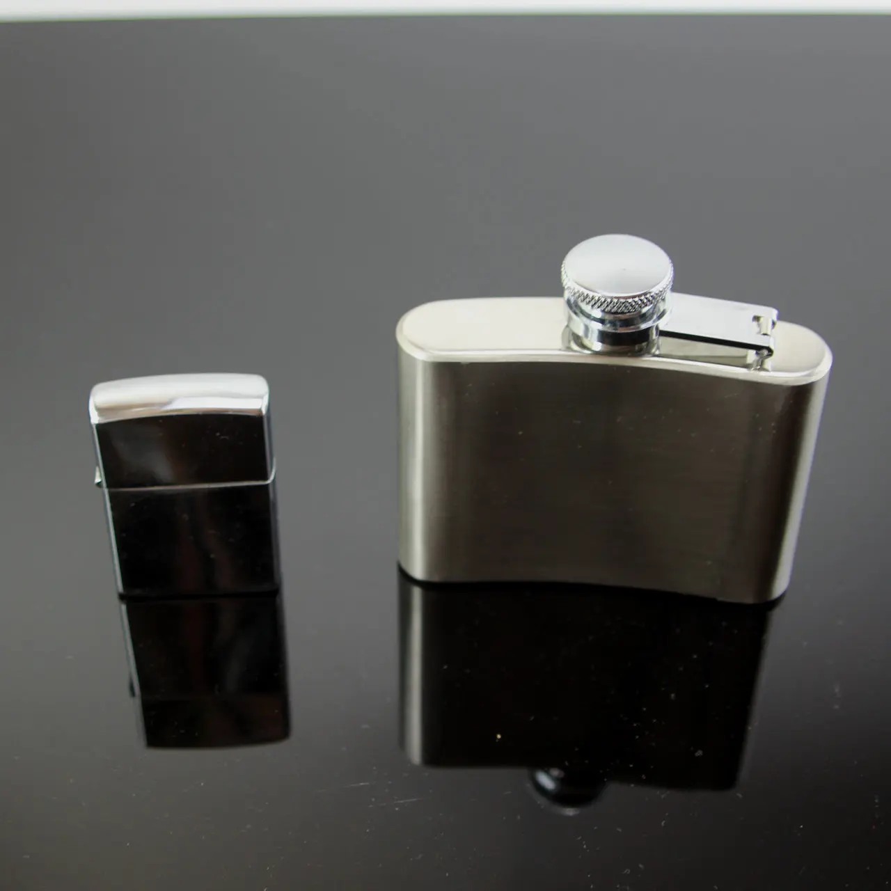 Logo Customized Stainless Steel 4 OZ  Hip Flask set  with oil lighter