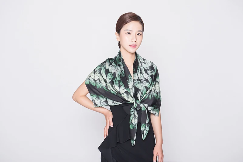 Custom Printed Fashional Checked 100%Silk 90 X 90 Scarf Shawls And Scarves Silk Scarf