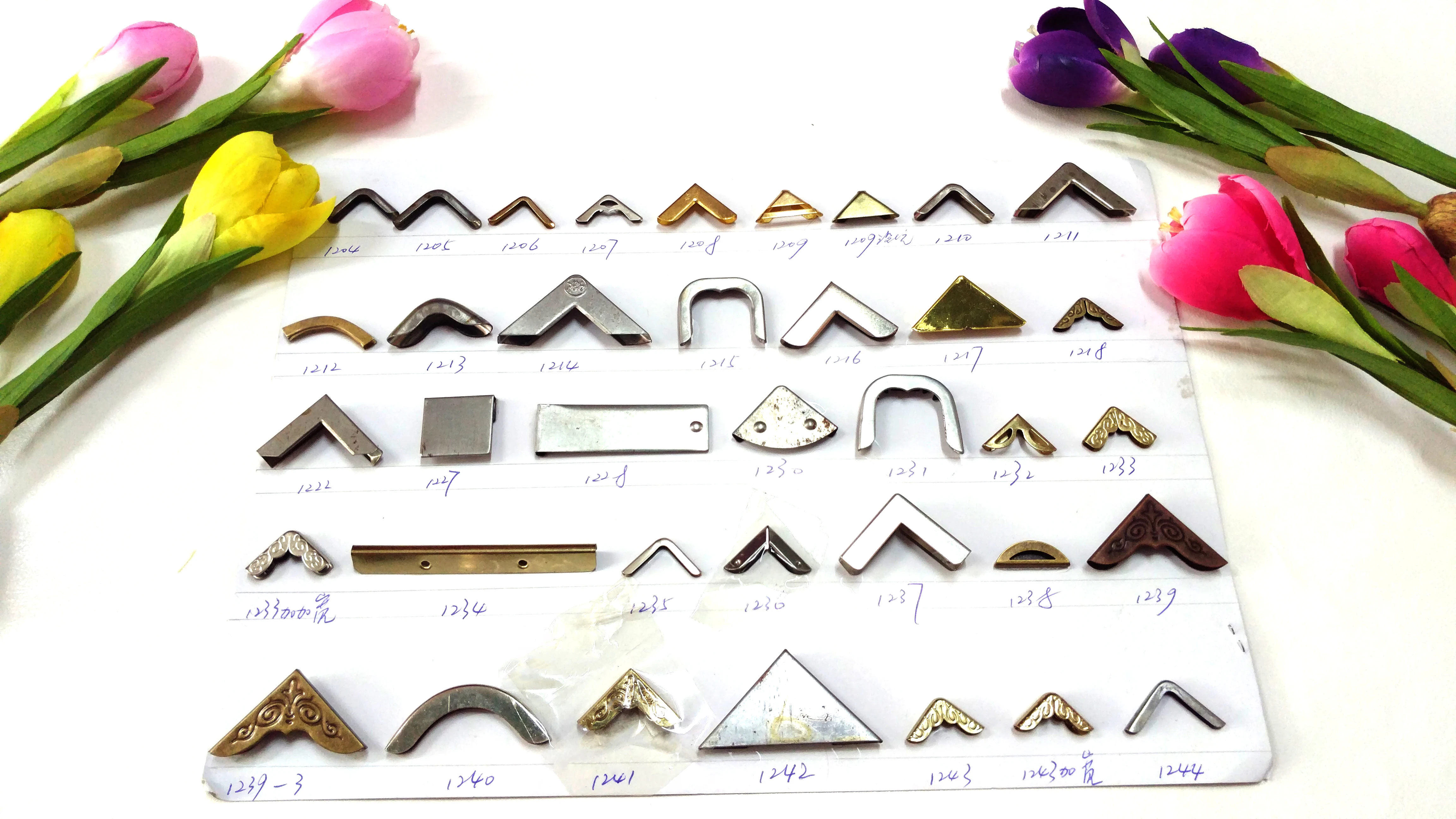 High quality album book corner protection clip menu gold photo album metal corner, decorative flat angle protection