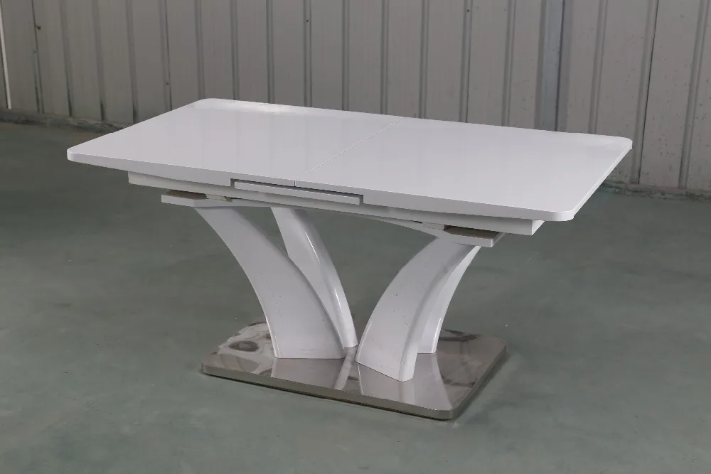 Modern white extendable high gloss dining table for 8 or 10 seaters