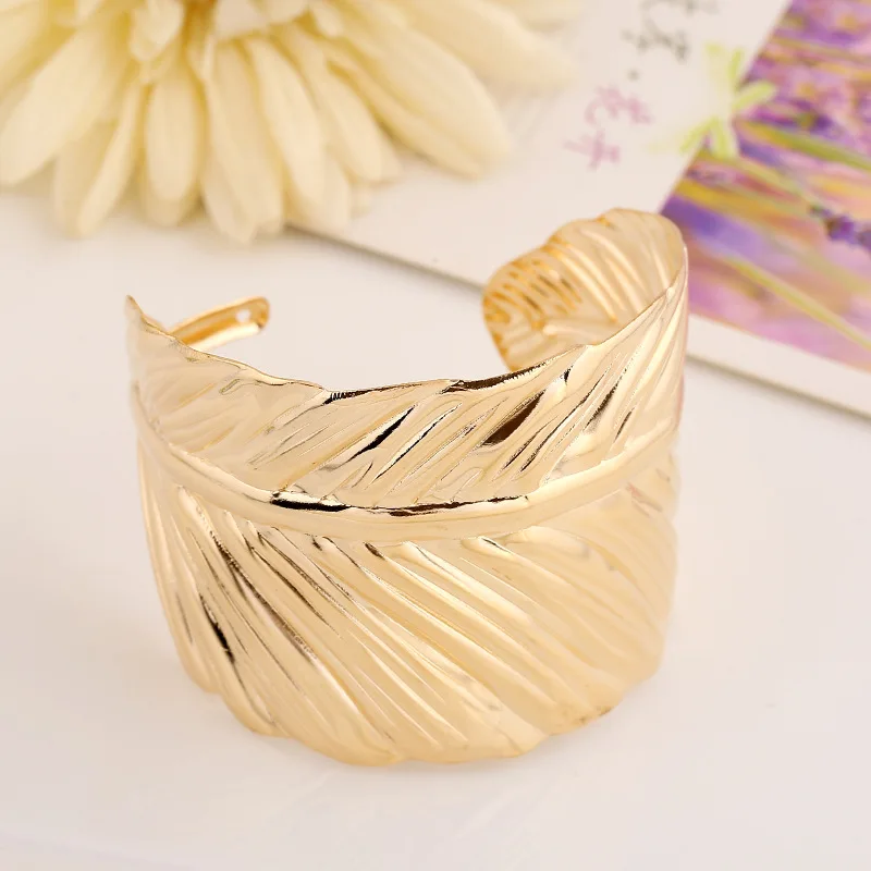 Hot sell unique type gold-plated beautiful feather style for bracelet women