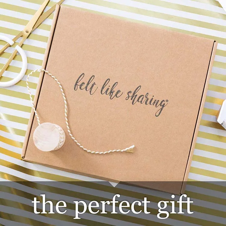 Gray Felt Letter Board 10x10 Inches. Changeable Letter Boards Include 300 White Plastic Letters & Oak Frame