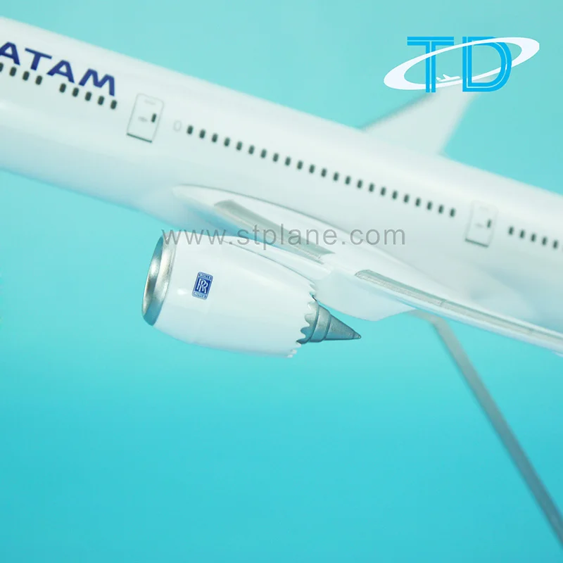 LATAM Boeing 787-9 1:200 28.5cm 2019 Souvenir Gift