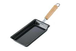 The iron rectangular frying pan that can make delicious egg roll