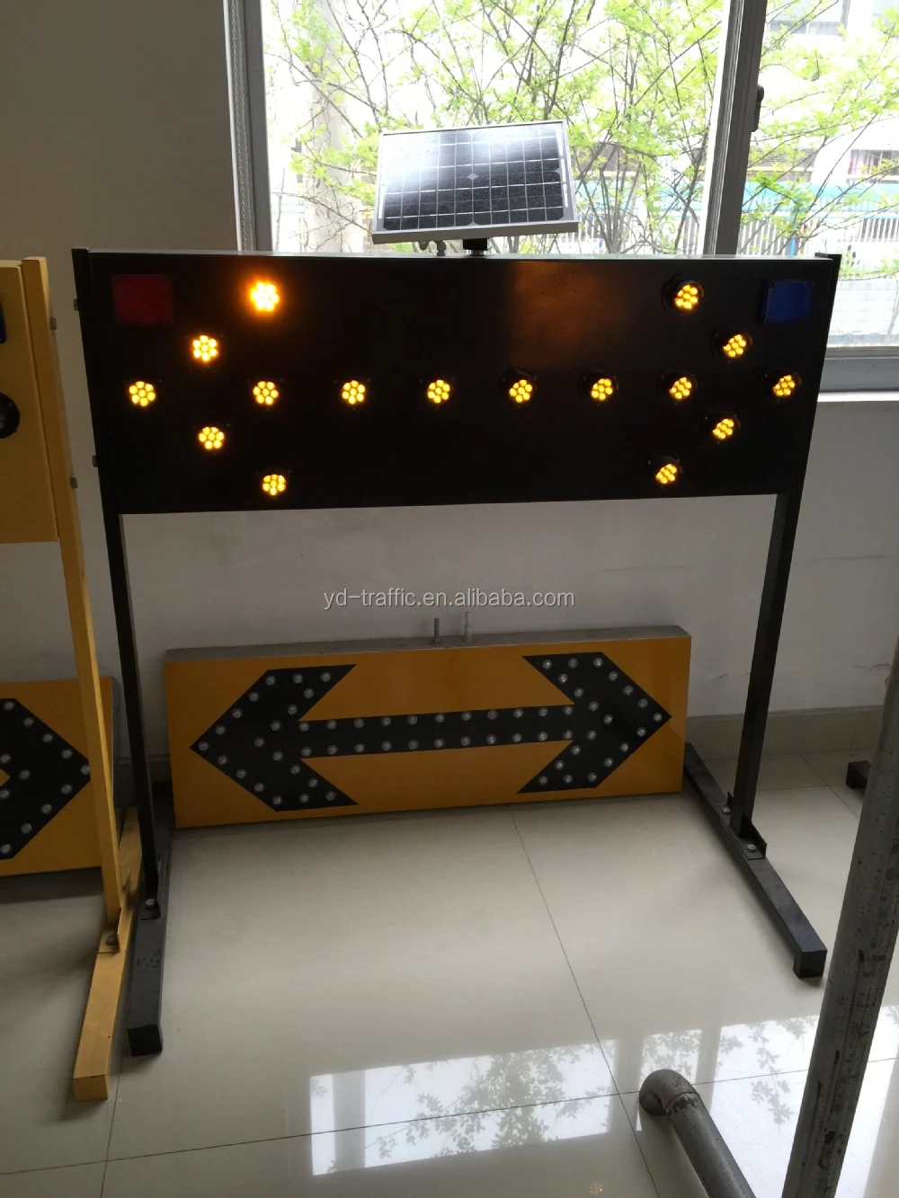 solar aluminum traffic arrow sign warning light board