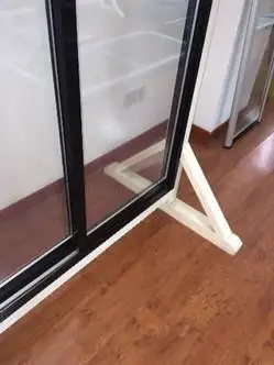 Двойная раздвижная стеклянная дверь с наружной рамой