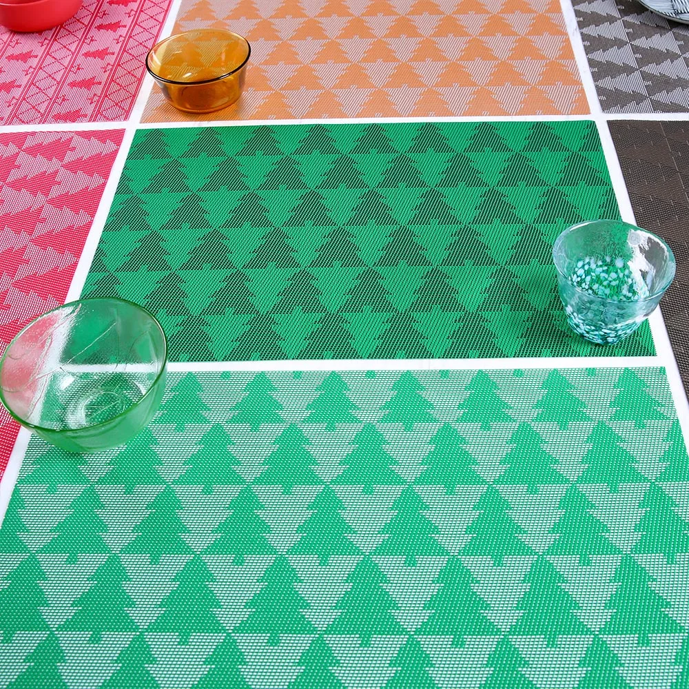 Gold supplier good quality wholesale restaurant cheap pvc vinyl plastic festival decoration place mat red christmas table mats