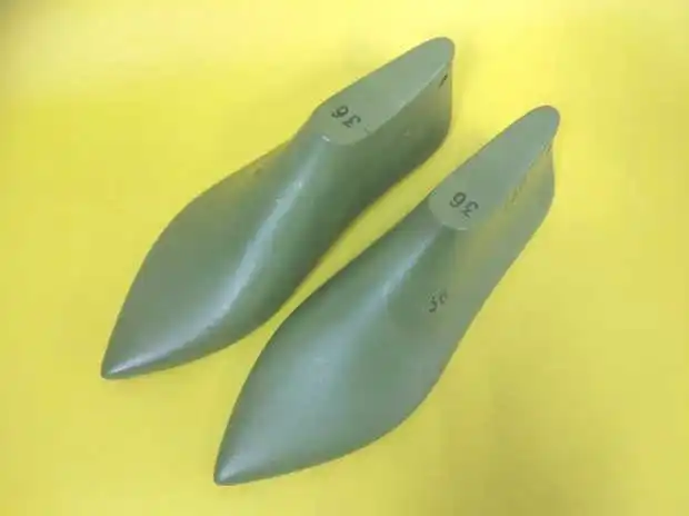 Ladies flat pointed toe sandal plastic shoe lasts