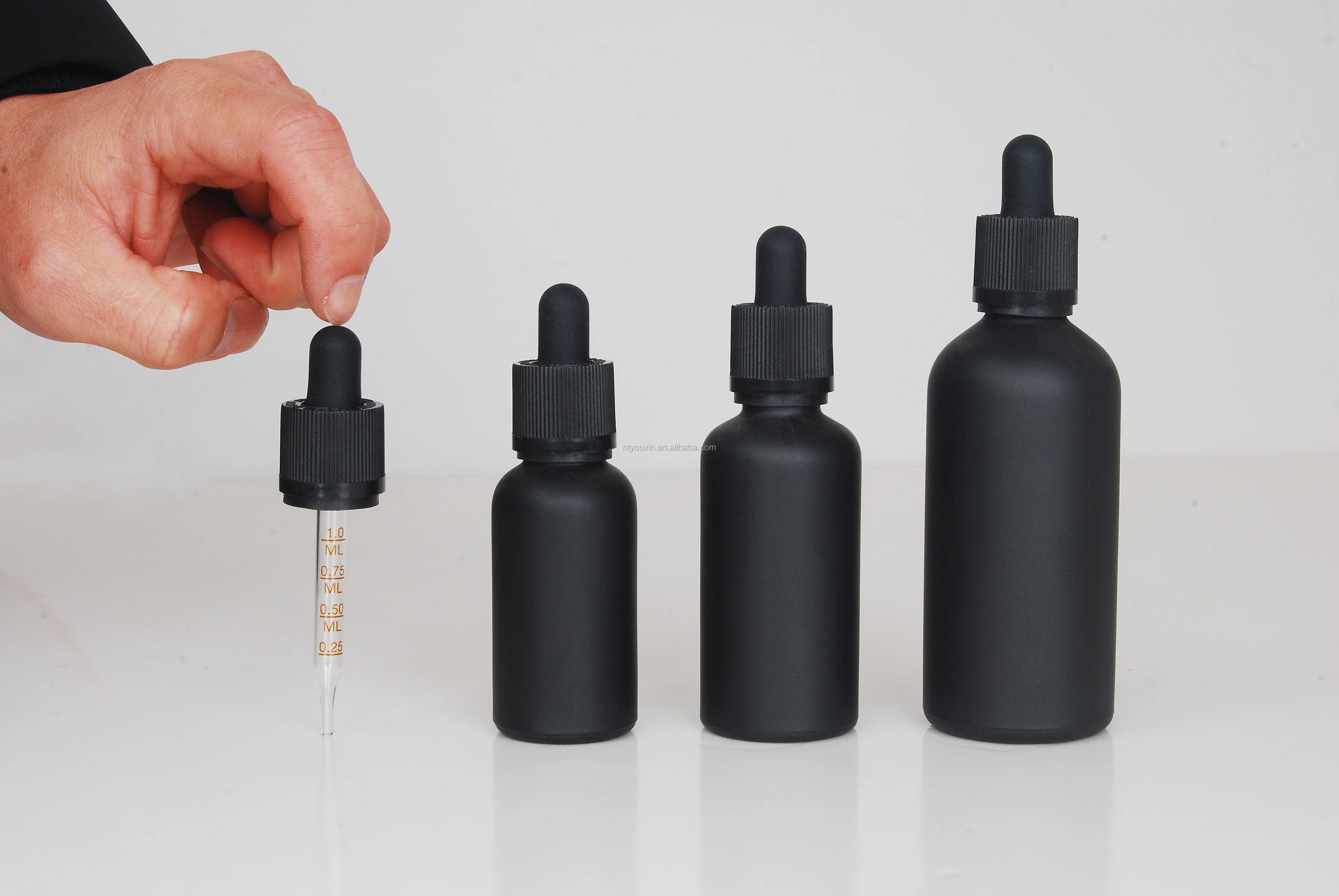 
Empty 10ml black essential oil glass bottle for essential 