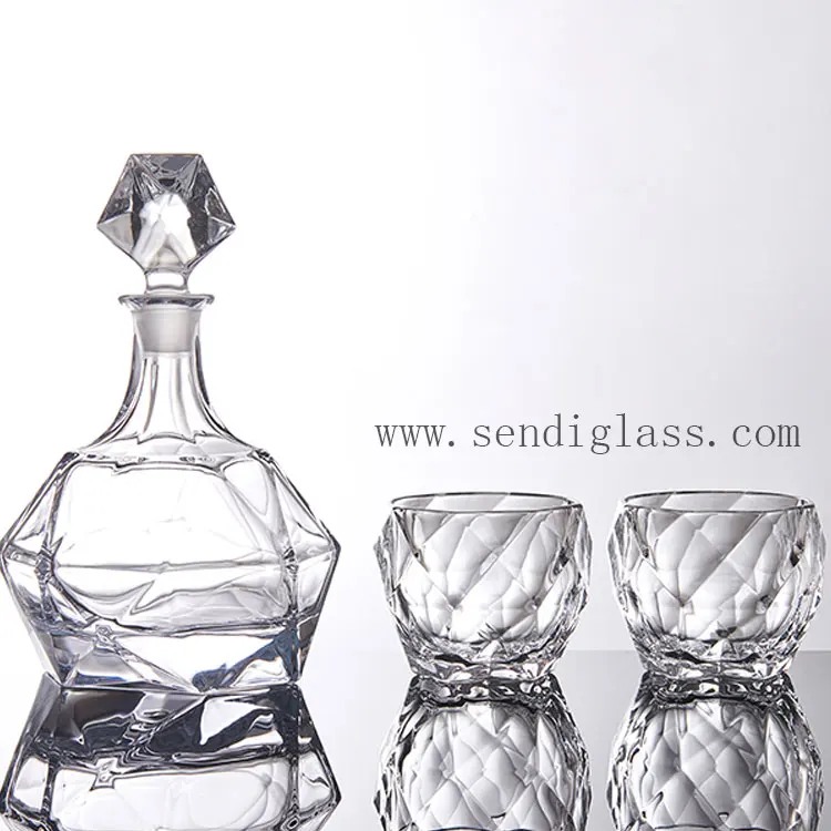 2021 new design  Lead free Crystal glass Ronud Whiskey decanter  (750ml) and Set of 2 Glasses (300ml)  Perfectly Gift Boxed.