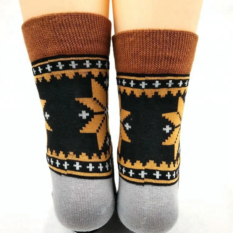 
Yinyu Fashion Limax Maple Leaf Jacquard Graphic Socks Custom Women 