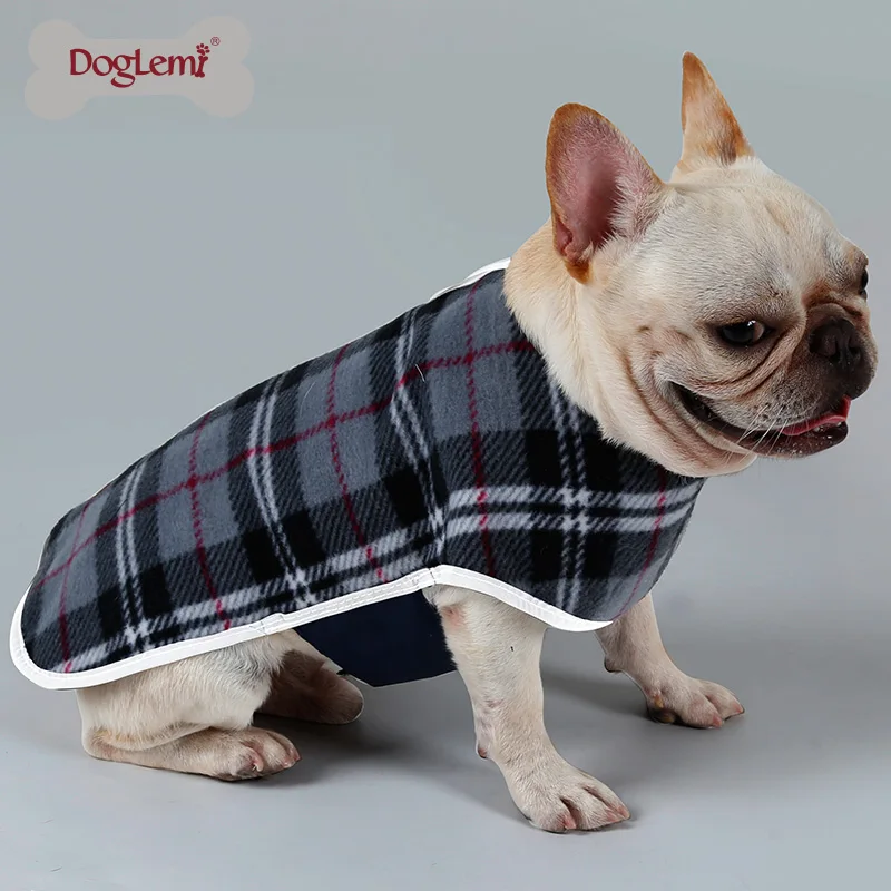 Wholesale Water Resistant Winter Dog Apparel Reversible Hot Pet Clothes
