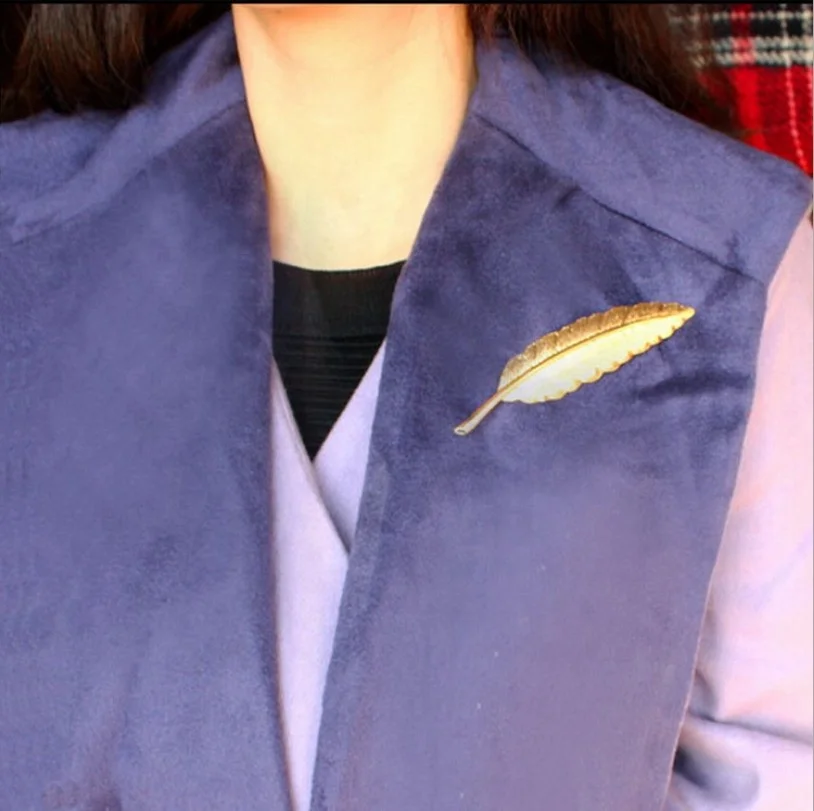Custom design 10cm*2.3cm gold plated feather alloy brooch