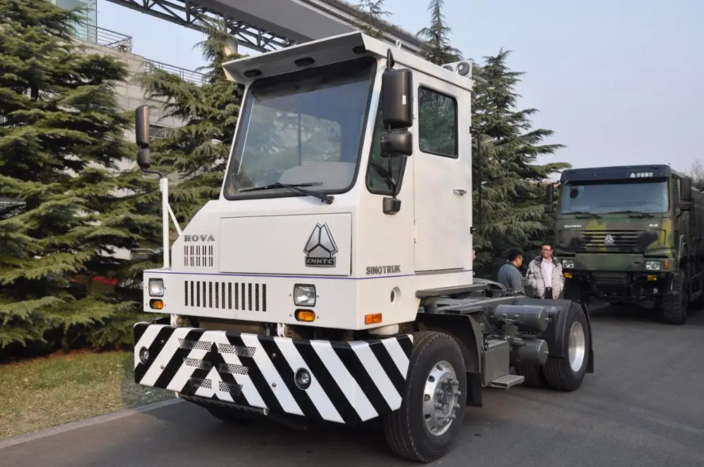 Low Price Sinotruk HOVA 4x2 Port Terminal Tractor Truck for Sale