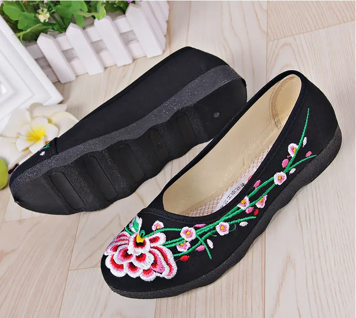 Hot Women Embroidery Chinese Style Casual Flat Shoes