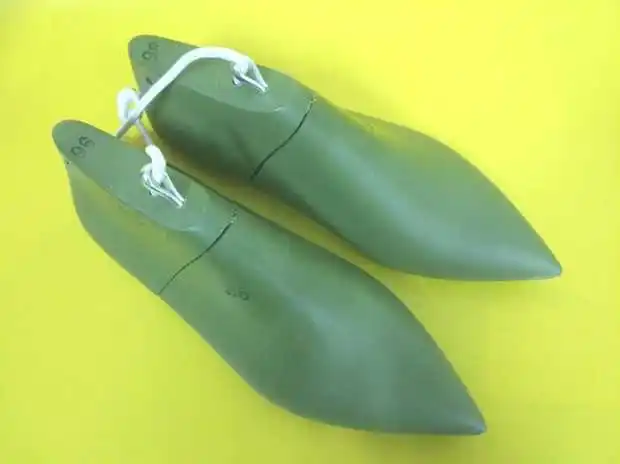 Ladies flat pointed toe plastic shoe lasts heel 1cm