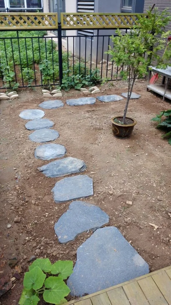 Factory Direct Sales Cheap Thick Natural Surface Outdoor Uncut Irregular Garden Slate Paving Stone