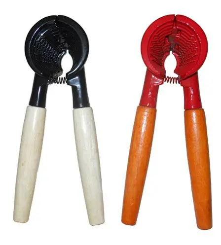 Привлекательный стильный зажим для орехов